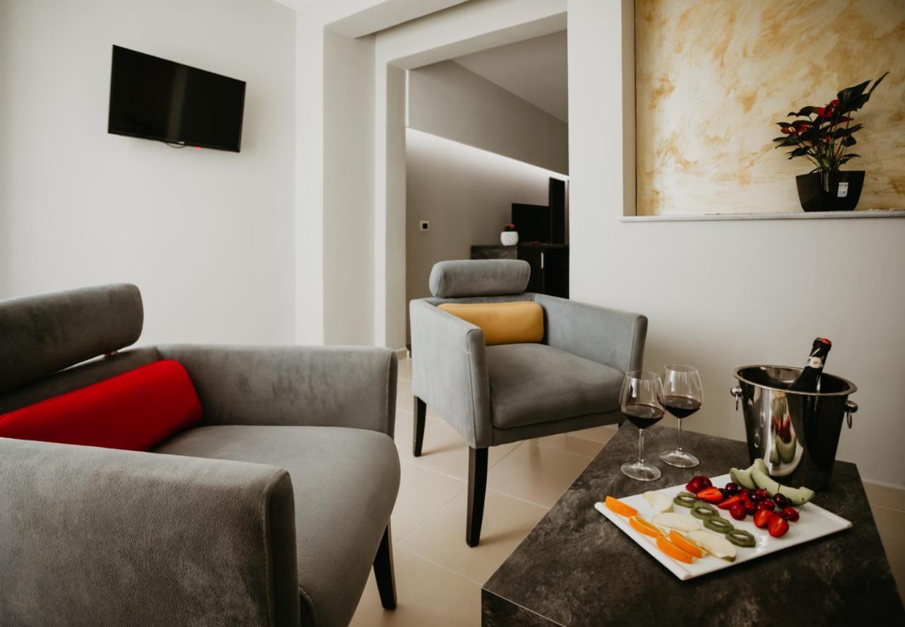 Hotel Miki Durrës Esterno foto