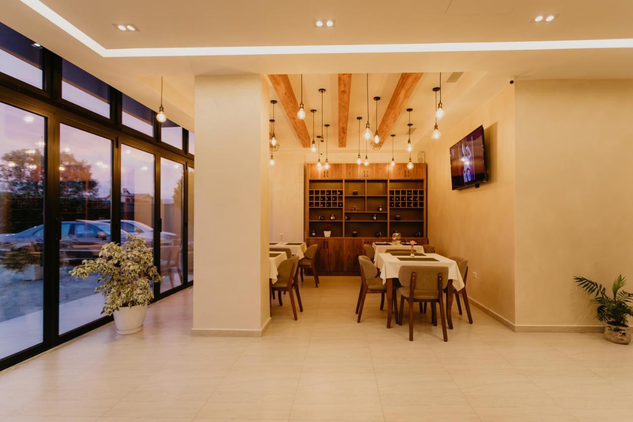 Hotel Miki Durrës Esterno foto