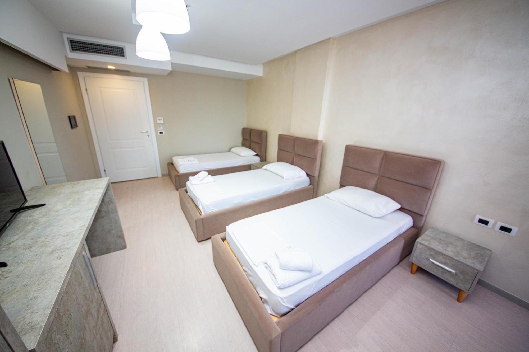 Hotel Miki Durrës Esterno foto
