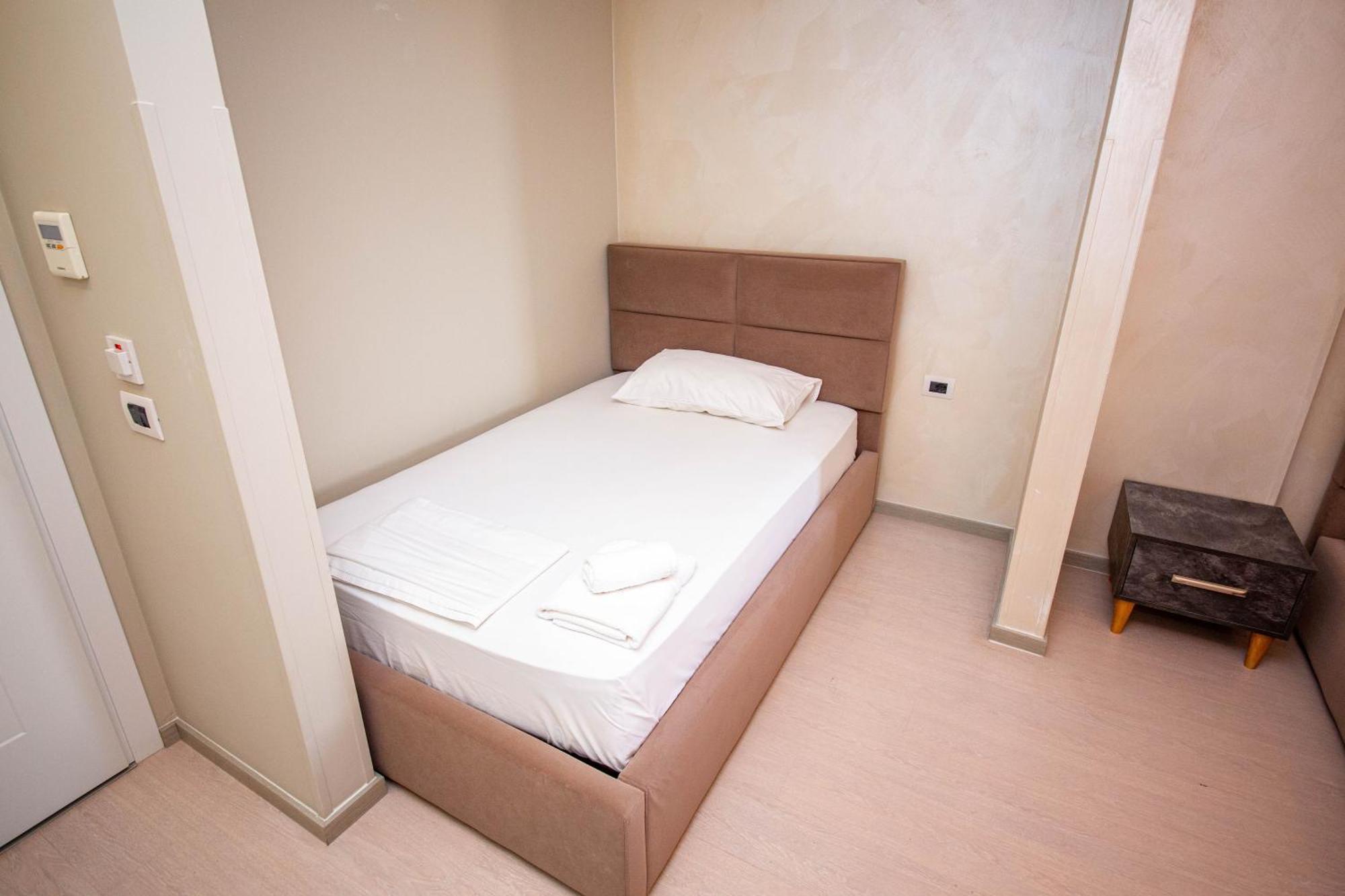 Hotel Miki Durrës Esterno foto