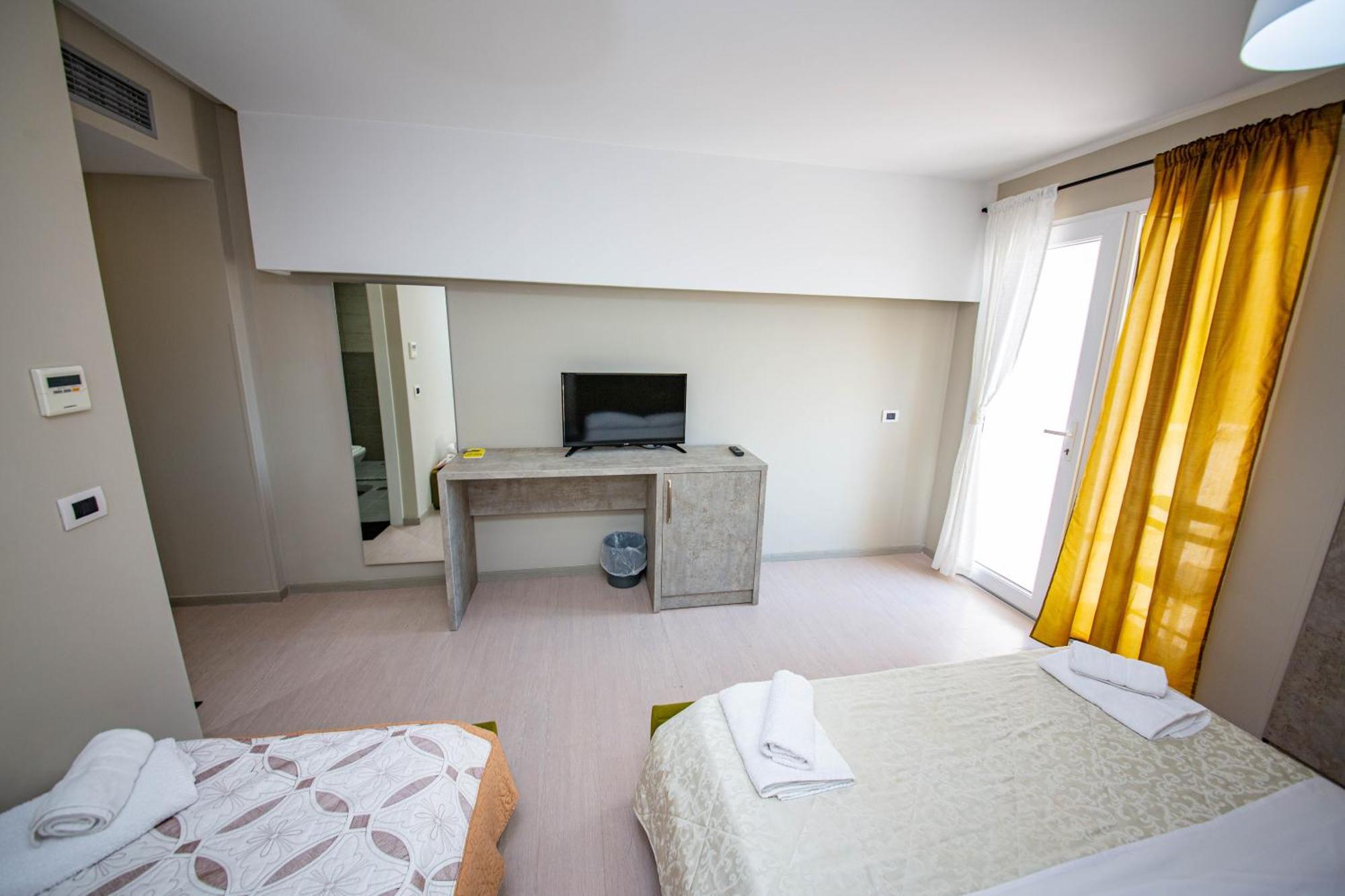 Hotel Miki Durrës Esterno foto