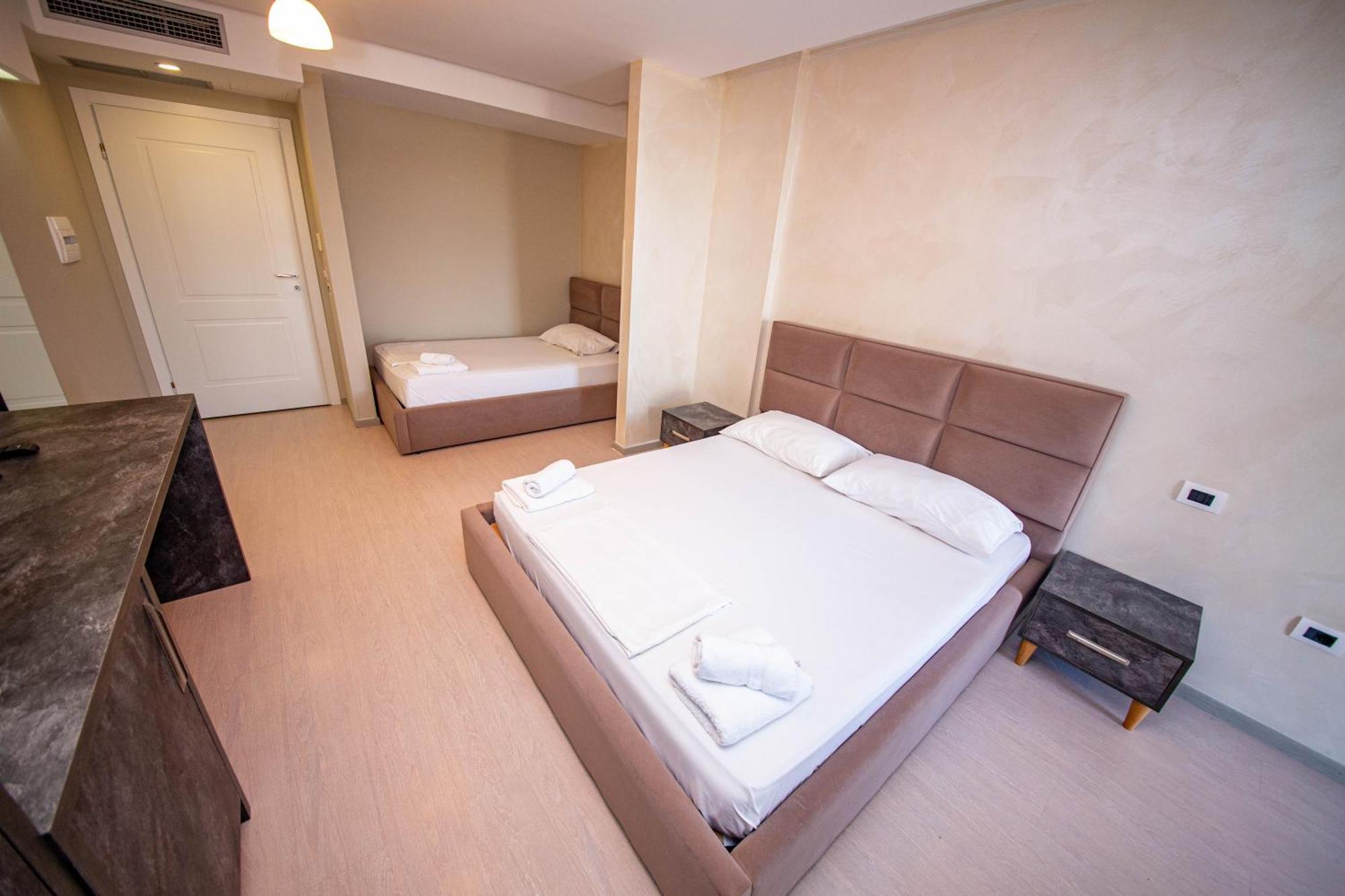 Hotel Miki Durrës Esterno foto