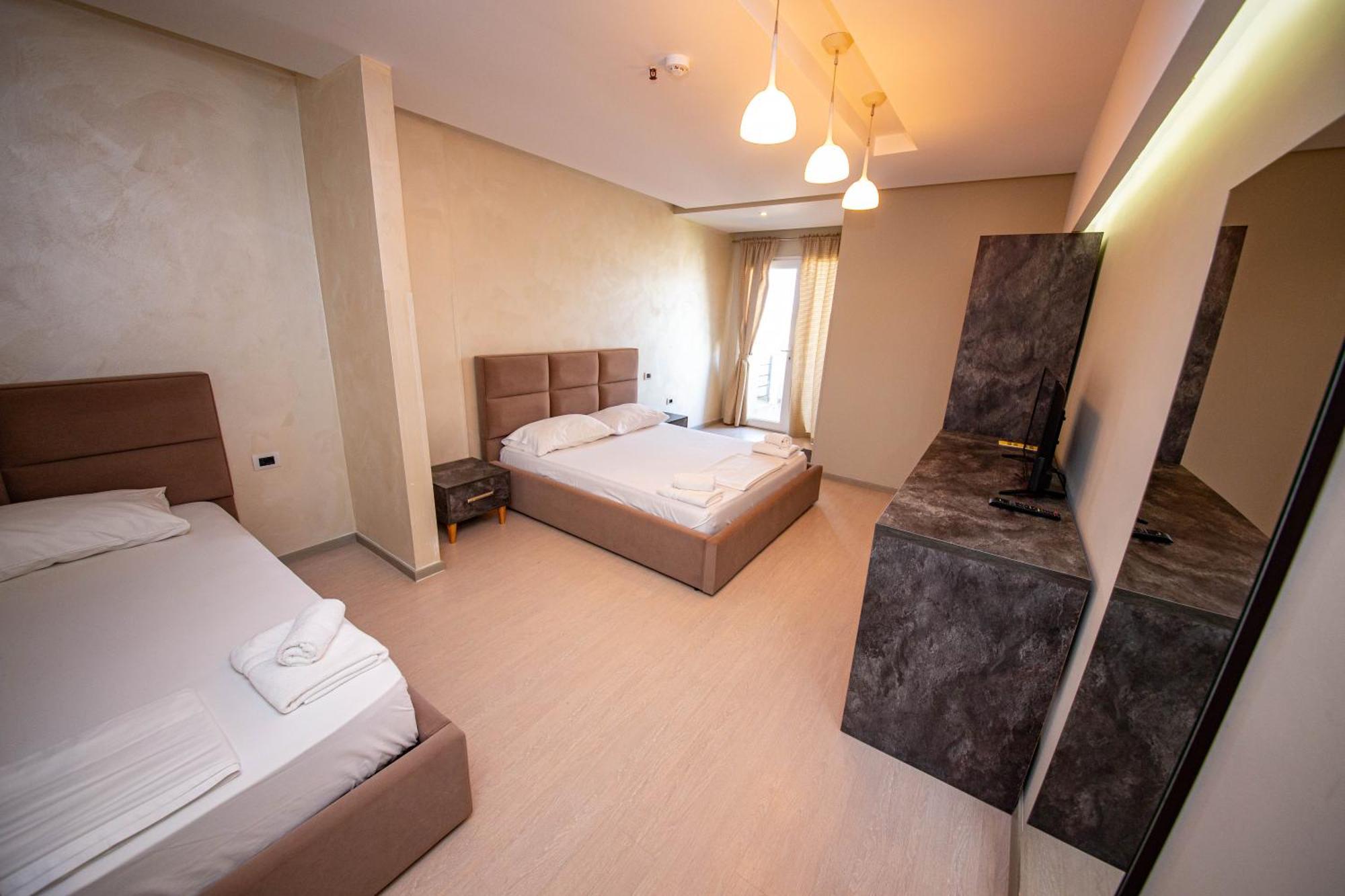 Hotel Miki Durrës Esterno foto