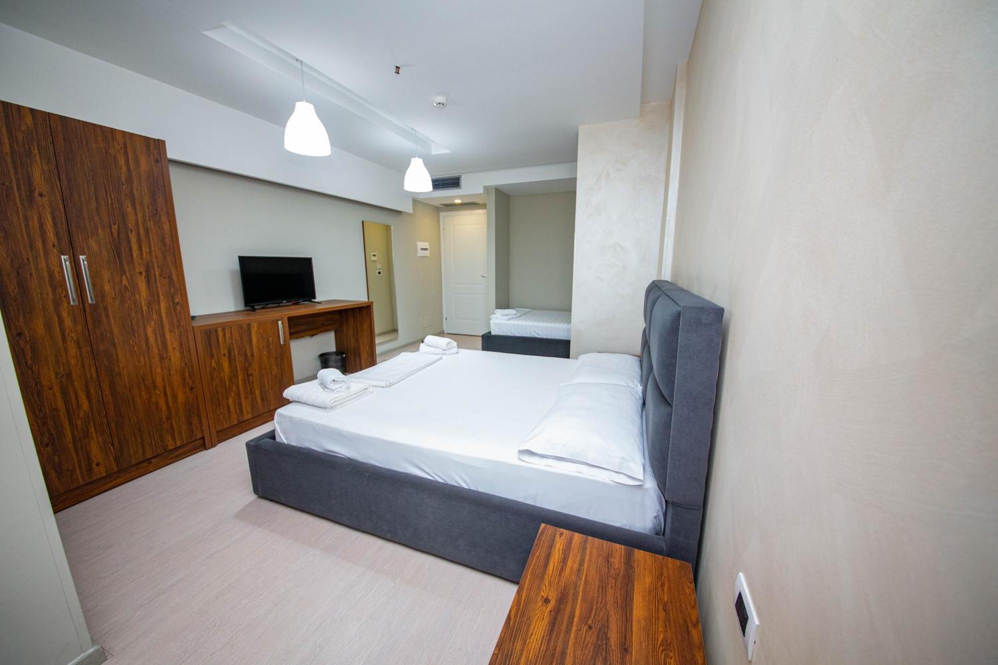 Hotel Miki Durrës Esterno foto