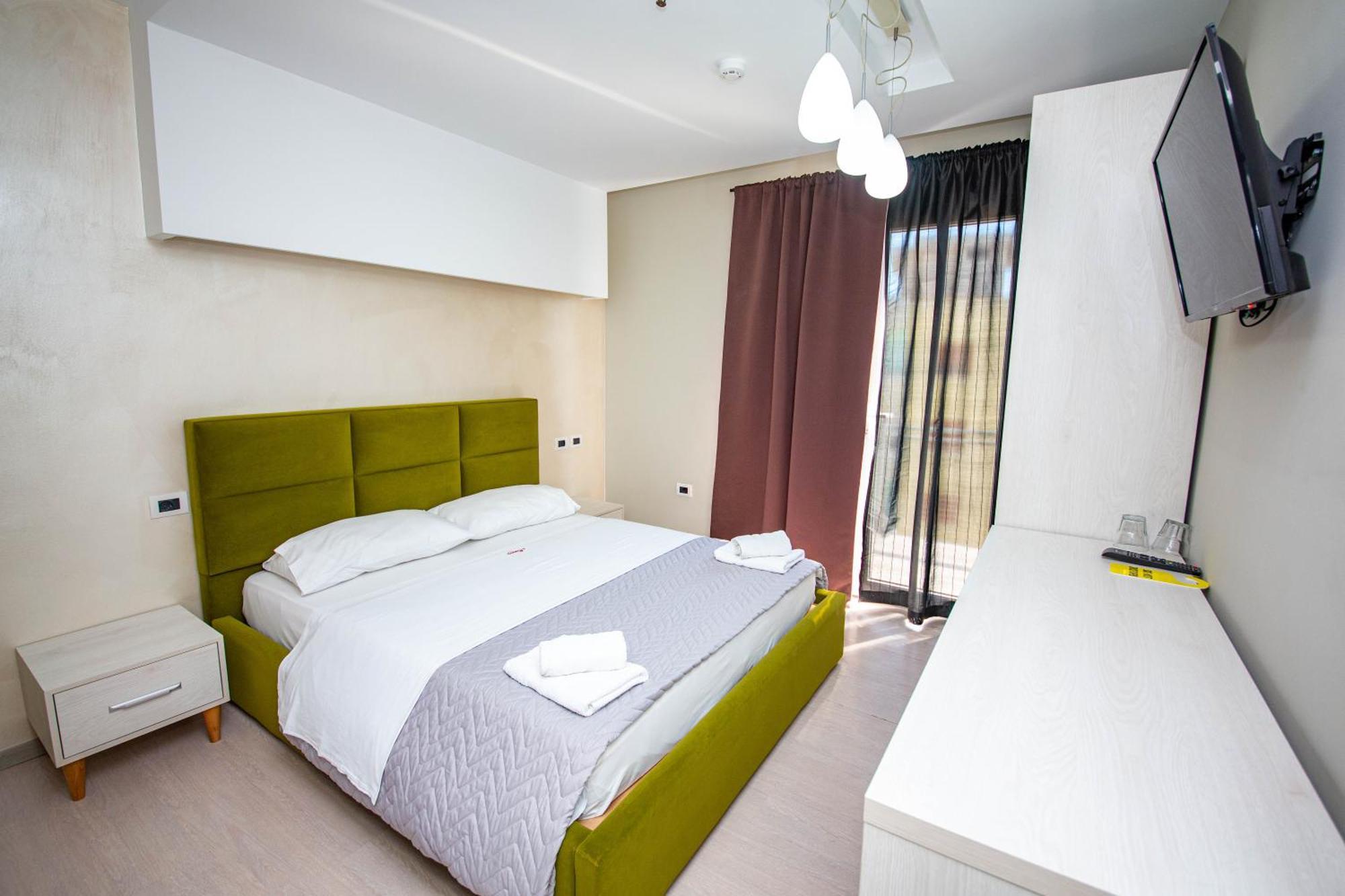 Hotel Miki Durrës Esterno foto