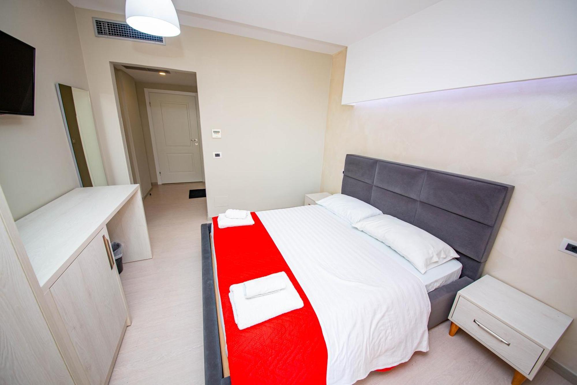Hotel Miki Durrës Esterno foto